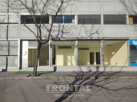 Loja Comercial com 99,97 m² - Alto Potencial de Negócio | São Mamede de Infesta