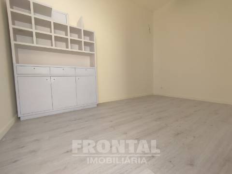 Loja Comercial com 99,97 m² - Alto Potencial de Negócio | São Mamede de Infesta