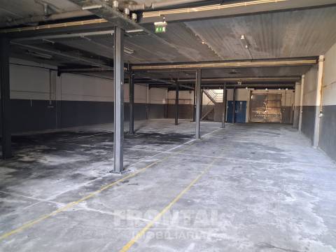 Armazém para Venda - 957 m² | Cais Privado | Touguinhó, Vila Do Conde