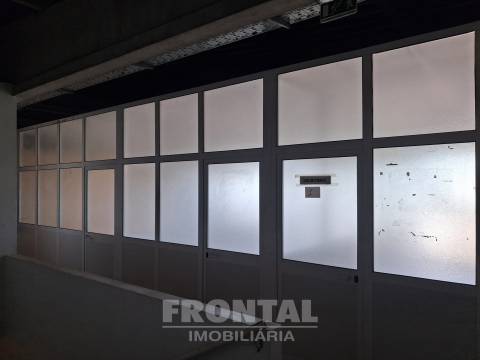 Armazém para Arrendamento - 957 m² | Cais Privado | Touguinhó, Vila Do Conde