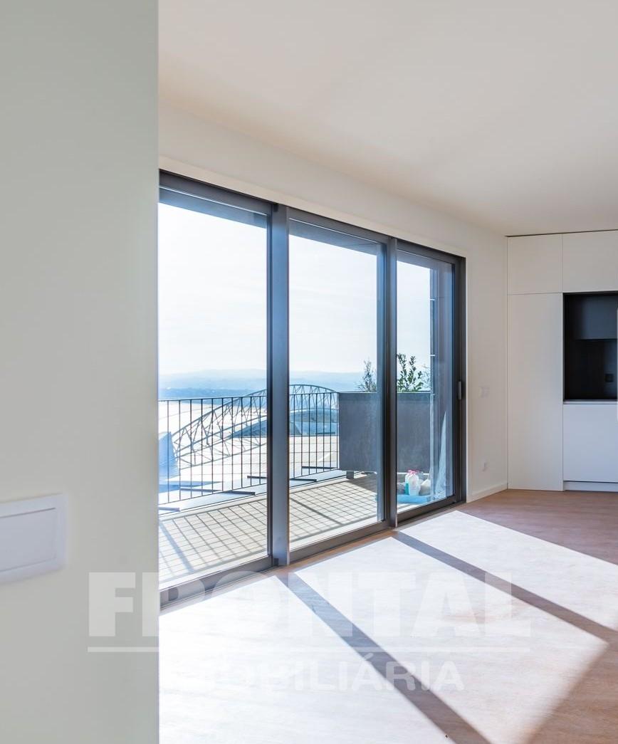 T1 - Terraço com 39,50m2, panorâmico, com cobertura.