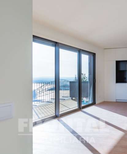T1 - Terraço com 39,50m2, panorâmico, com cobertura.