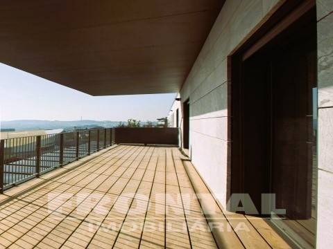T1 - Terraço com 39,50m2, panorâmico, com cobertura.