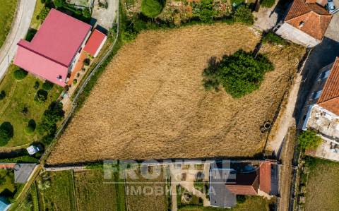 Terreno com Projeto Aprovado para Moradia T3 com Piscina | Pronto para Construção