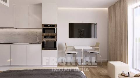 Apartamento T0 com Varanda | Condomínio Privado com Conceito Contemporâneo