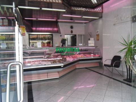 Talho no centro de Espinho