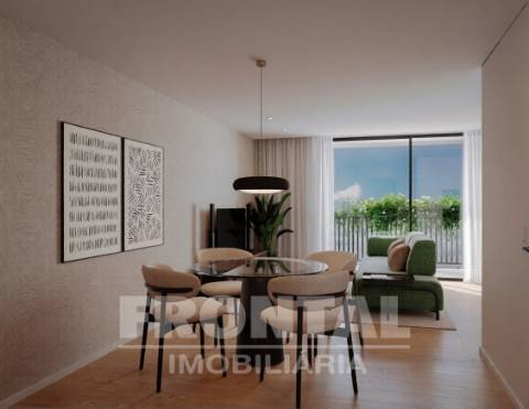 Apartamento T1 com Varanda e Garagem | Junto ao Polo Universitário