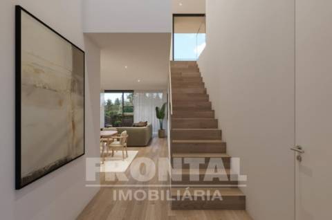 Moradias T4 com 3 Suítes e Jardim | Gondim, Maia