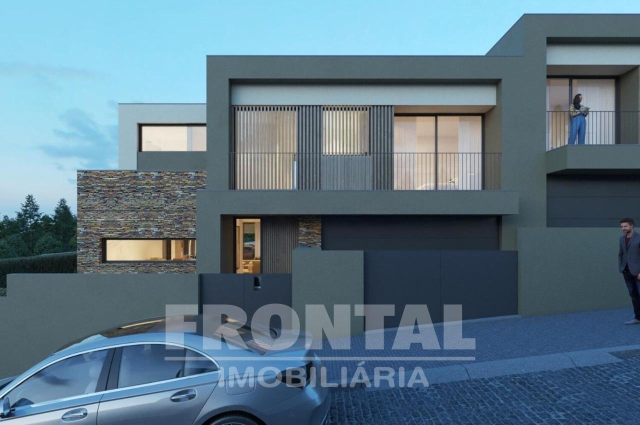 Moradias T4 com 3 Suítes e Jardim | Gondim, Maia