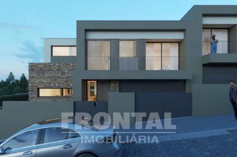 Moradias T4 com 3 Suítes e Jardim | Gondim, Maia