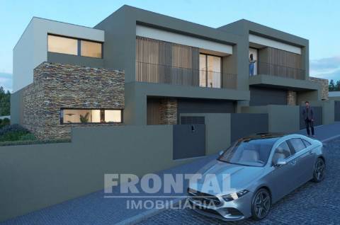 Moradias T4 com 3 Suítes e Jardim | Gondim, Maia