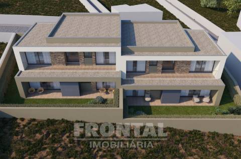 Moradias T4 com 3 Suítes e Jardim | Gondim, Maia