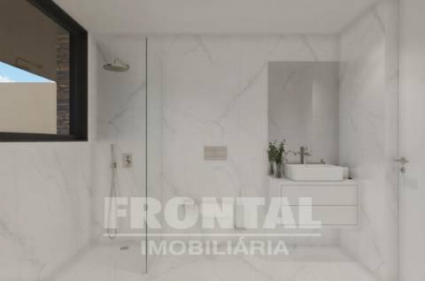 Moradias T4 com 3 Suítes e Jardim | Gondim, Maia