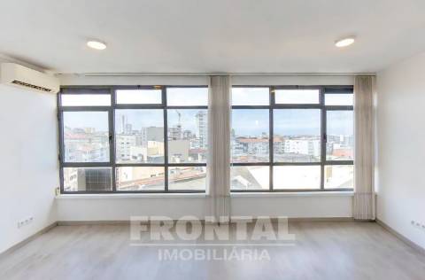 Apartamento T0+1 | Localização Premium Junto ao Metro e El Corte Inglés