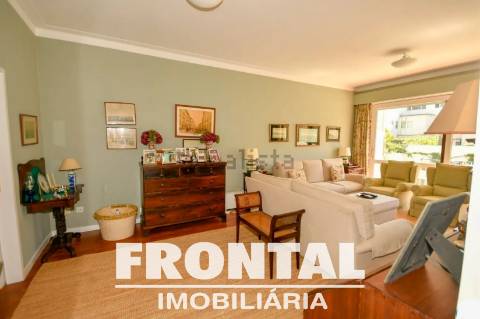 Apartamento T3 com Varanda | A Poucos Minutos da Praia e do Rio
