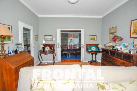 Apartamento T3 com Varanda | A Poucos Minutos da Praia e do Rio