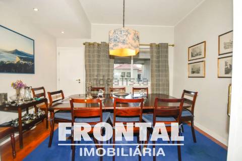 Apartamento T3 com Varanda | A Poucos Minutos da Praia e do Rio