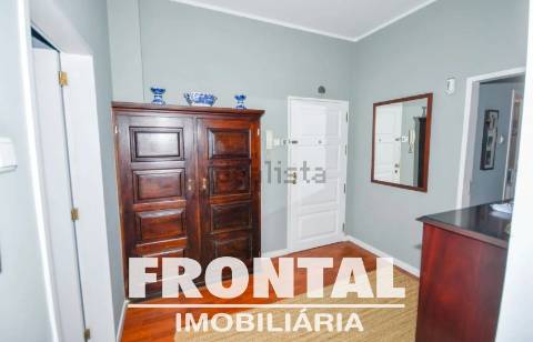 Apartamento T3 com Varanda | A Poucos Minutos da Praia e do Rio