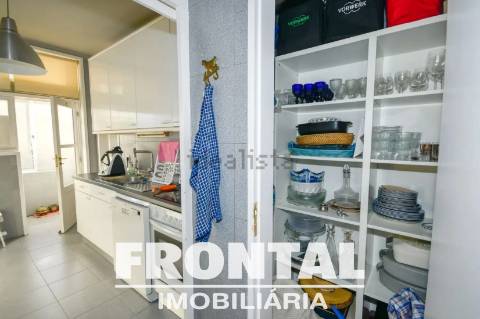 Apartamento T3 com Varanda | A Poucos Minutos da Praia e do Rio