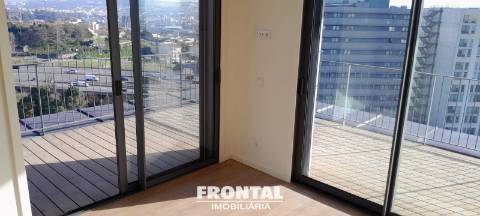 T1 - Terraço com 39,50m2, panorâmico, com cobertura.