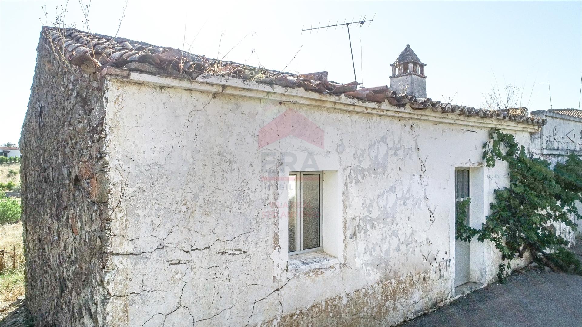 casa de campo para reconstruir em alcoutim  para venda.