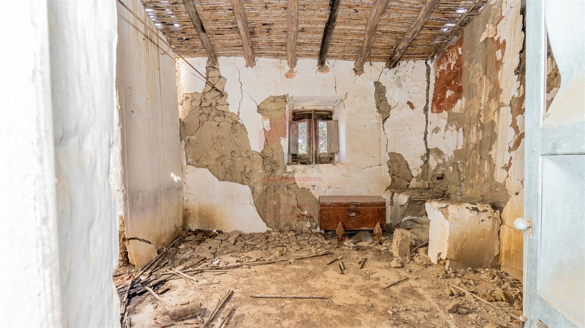 casa de campo para reconstruir em alcoutim  para venda.