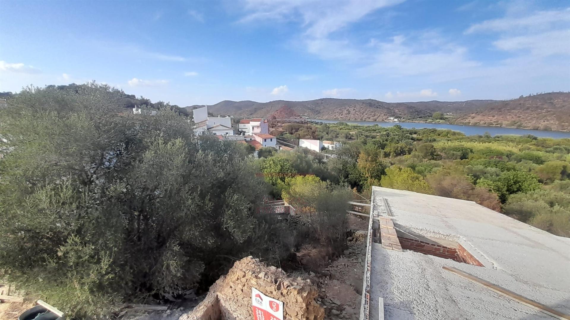 Terreno com ruína, Alcoutim, Álamo