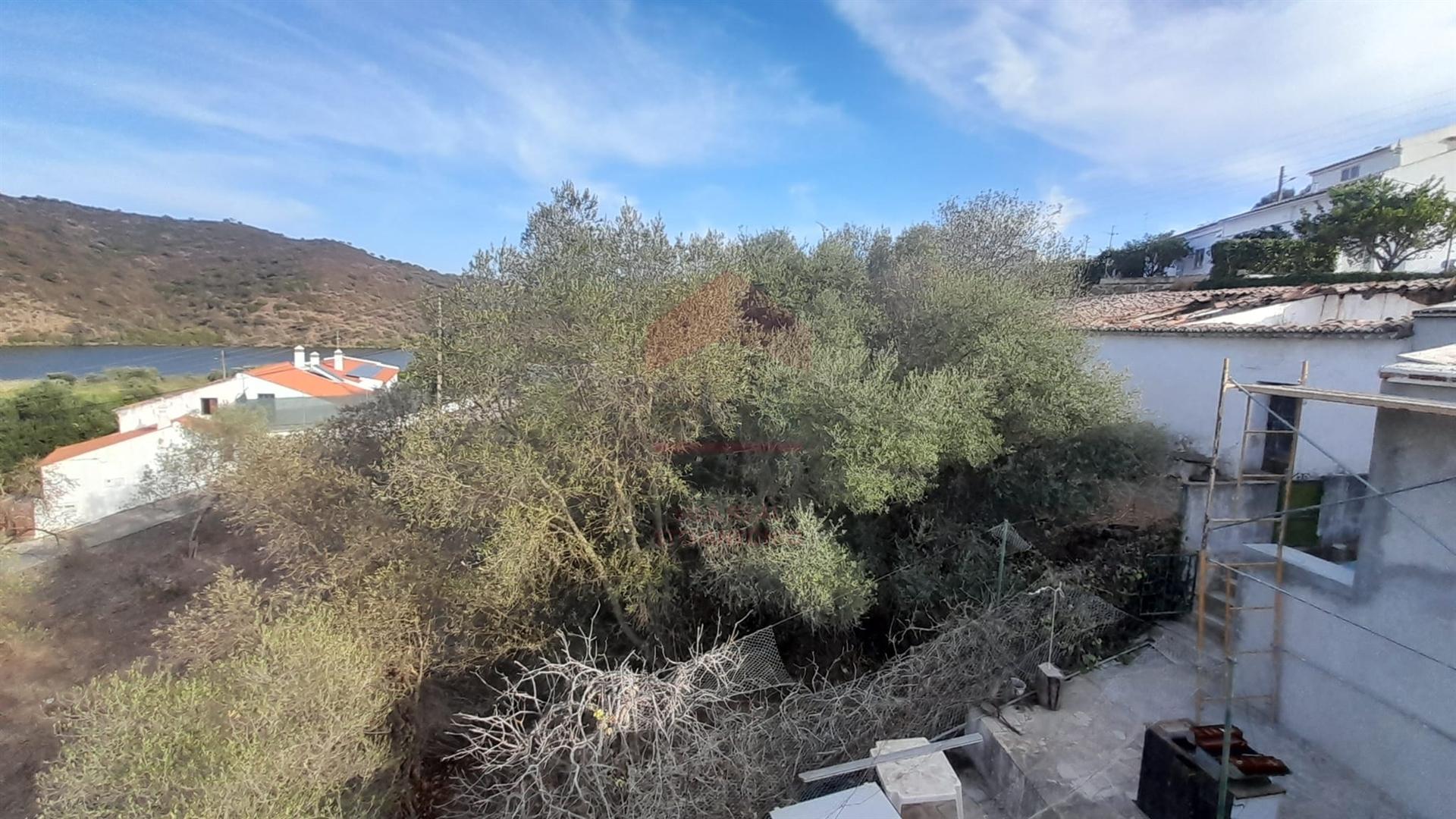 Ruína e terreno, Álamo, Alcoutim