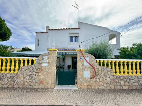 Moradia Geminada T2+2 Venda em Quarteira,Loulé