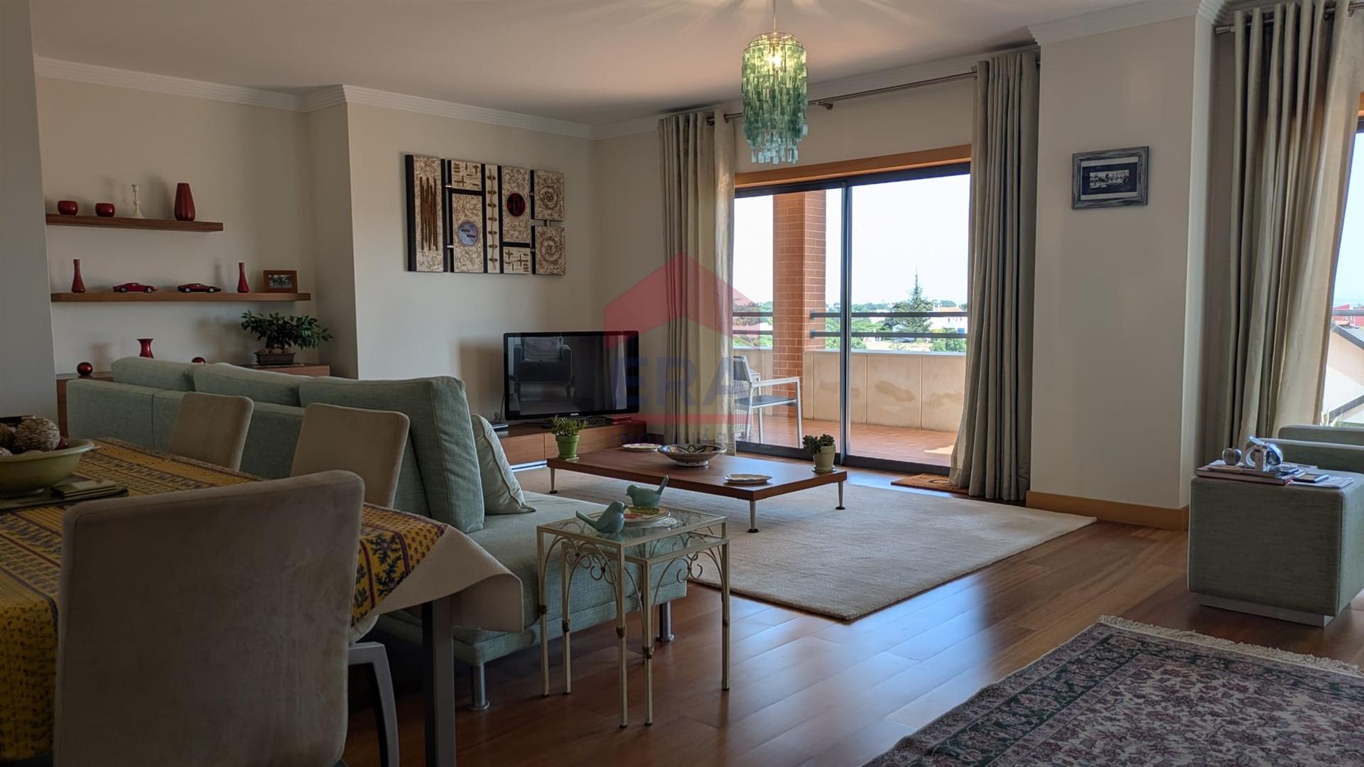 Apartamento T4 Venda em Albufeira e Olhos de Água,Albufeira