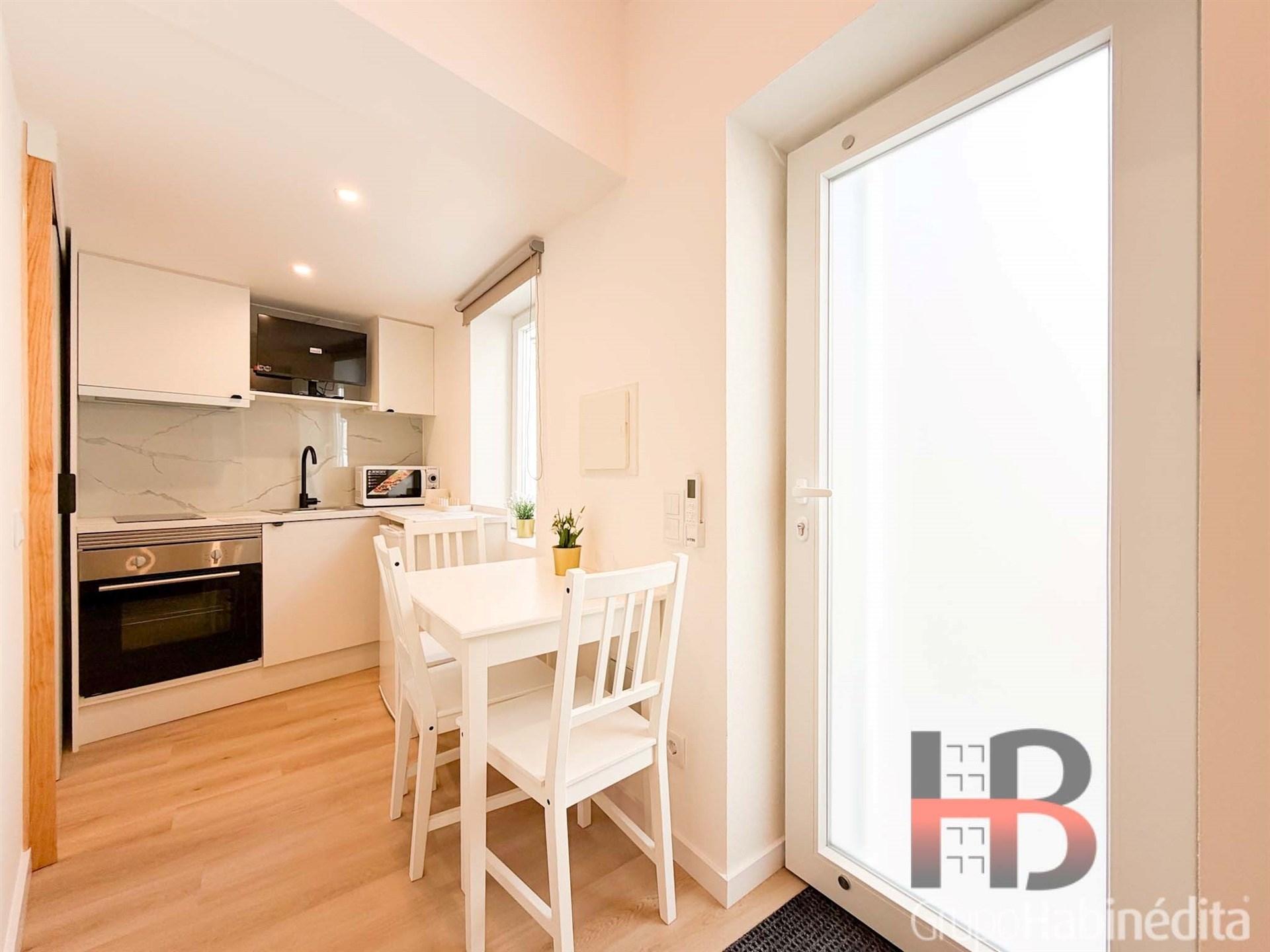 Casa T1 Duplex Reabilitada | Mobilada e Equipada | Terraço Privativo | Porto