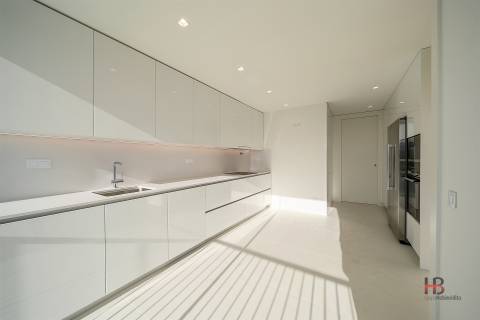 T4 de Luxo no Natura – Jardins da Efanor | Último Piso com Terraço