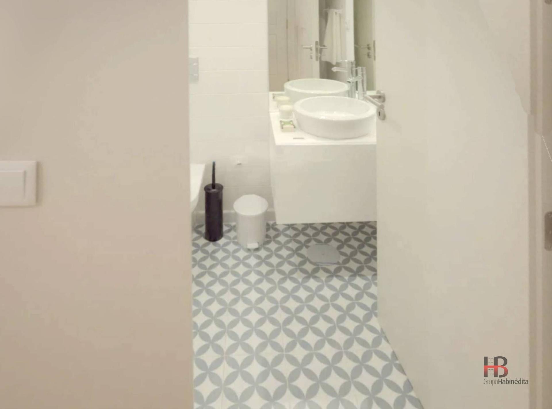 Apartamento T0+1 com Jardim e Logradouro no Centro do Porto