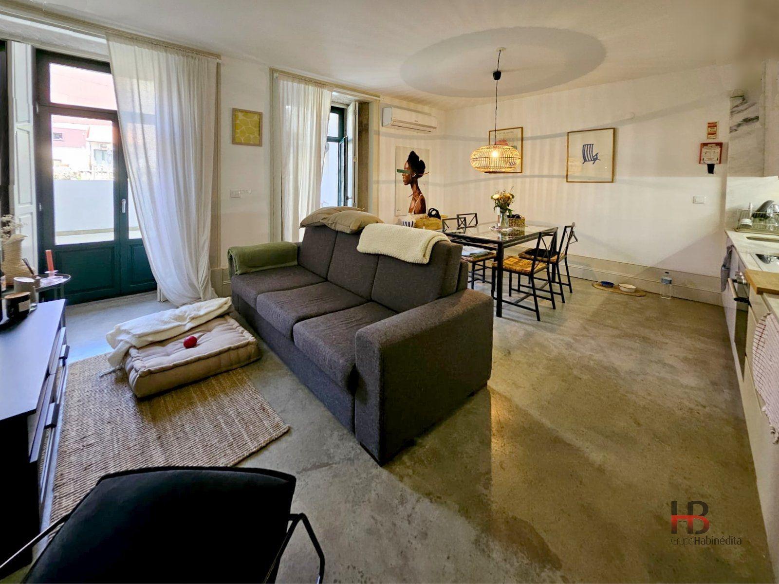 Apartamento T0+1 com Jardim e Logradouro no Centro do Porto