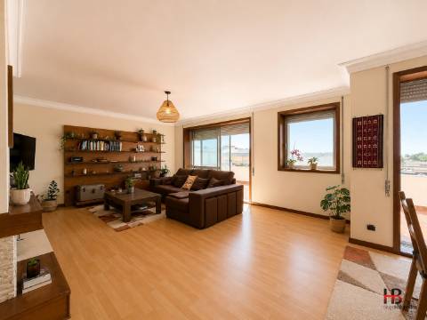 Penthouse T3 com Terraço e Box Dupla | Leça do Balio