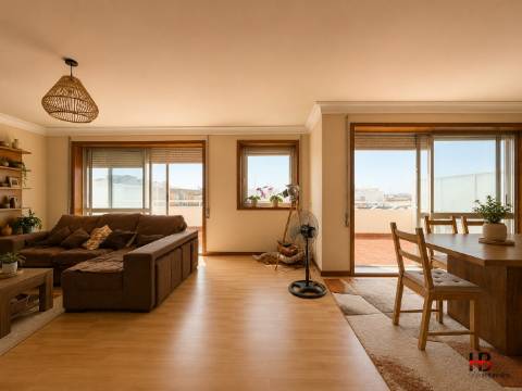 Penthouse T3 com Terraço e Box Dupla | Leça do Balio