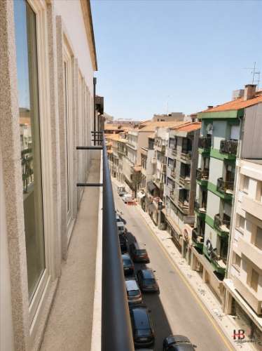 Apartamento T0+1 Mobilado para Arrendamento | Praça dos Poveiros | Baixa do Porto