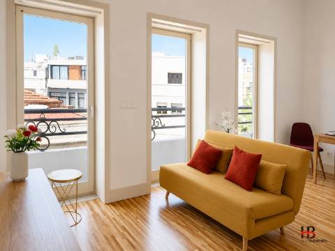Apartamento T0+1 Mobilado para Arrendamento | Praça dos Poveiros | Baixa do Porto
