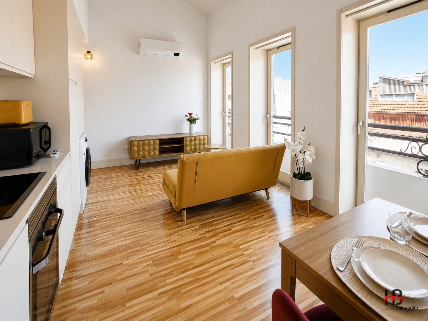 Apartamento T0+1 Mobilado para Arrendamento | Praça dos Poveiros | Baixa do Porto