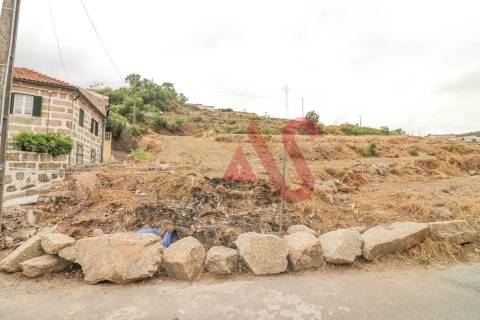 Lote de terreno para construção com com 3.393 m2 em São Miguel, Vizela