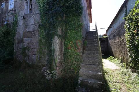 Quinta centenária para restauro com 3.200 m2 em Raimonda, Paços de Ferreira
