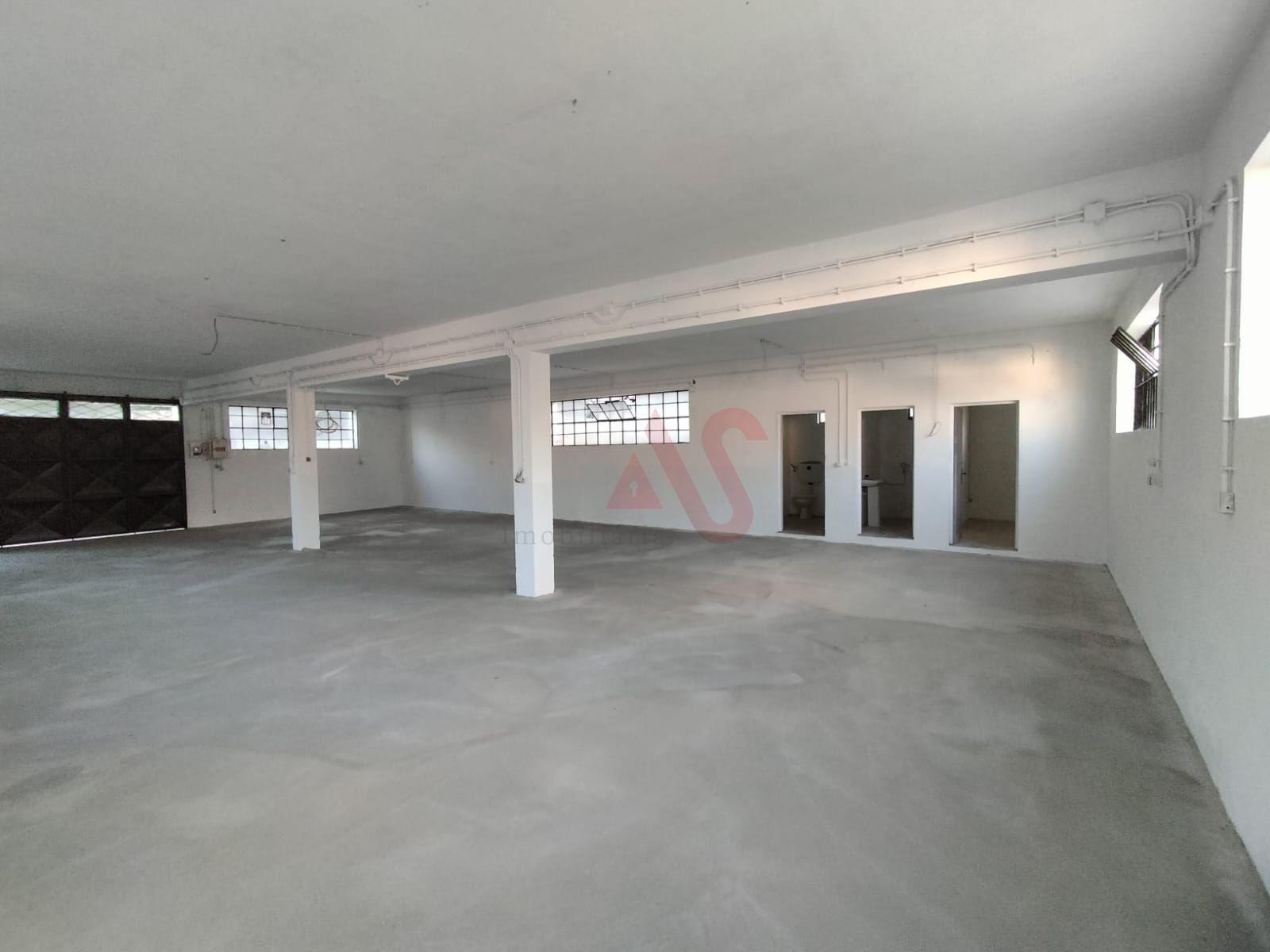 Armazém para arrendamento com 212 m2 em São João de Vizela