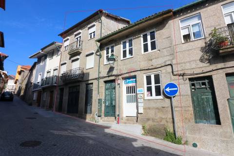 Prédio para remodelar ALTA TAXA DE RENTABILIDADE no centro histórico de Guimarães