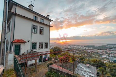 Exclusiva Propriedade Histórica na Encosta do Bom Jesus – Braga