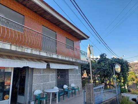 Moradias com utilização independente em Serzedo, Guimarães