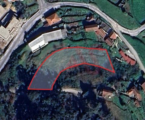 Terreno Rústico de construção com 2.135m2 em Lustosa, Lousada