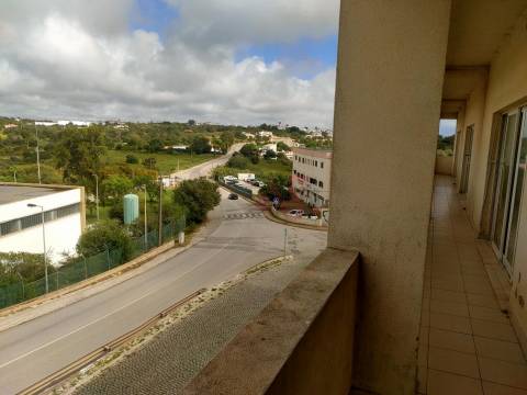 Loja com 309 m2, em Albufeira, Inserido no Edifício Albufeira Parque, próximo da Praia.