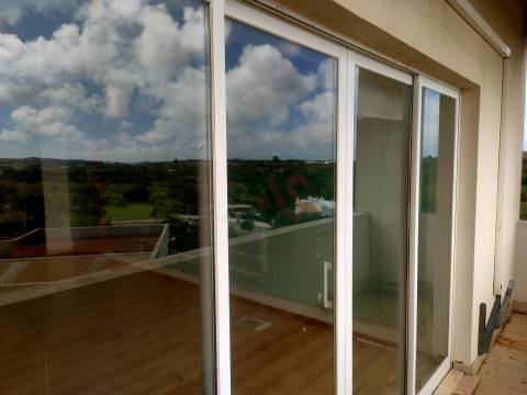 Loja com 309 m2, em Albufeira, Inserido no Edifício Albufeira Parque, próximo da Praia.