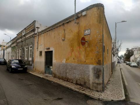 Prédio com projeto aprovado em Olhão, Faro