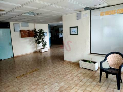 Loja de 24,40 m² no Edifício Varandas do Mar em Albufeira